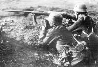 Германские солдаты с Mauser T-gewehr