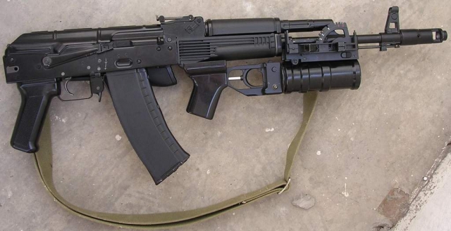 Автомат АК-74М со сложенным прикладом