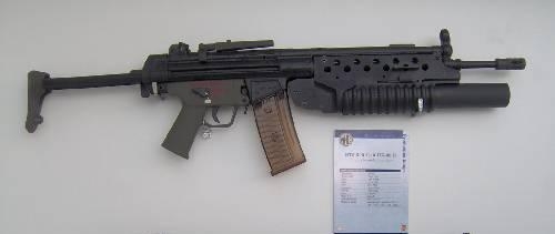 Винтовка HK33A3 c установленным подствольным гранатометом