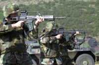 Тренировочные стрельбы армии США из HK G36 в Косово