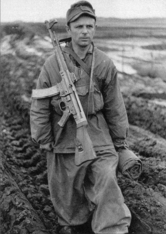Солдат вермахта с штурмовой винтовкой StG.44