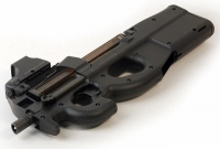Пистолет-пулемет FN P90 с установленным нештатным коллиматорным прицелом