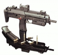 Пистолет-пулемет HK MP7A1 с коллиматорым прицелом