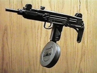 Пистолет-пулемет UZI с магазином на 72 патрона