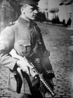 Солдат с MP-18/1 в Берлине, 1919 год