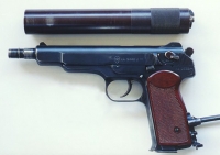 Пистолет АПБ со снятым глушителем