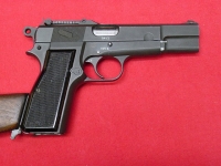 Пистолет Browning Hi-Power производства компании John Inglis, Канада