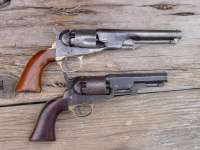 Револьверы Colt Pocket Police (вверху) и Colt Pocket 1849 года