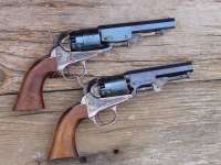 Револьверы Colt Pocket Navy (вверху) и Colt Pocket
