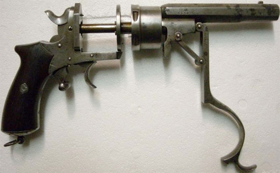 Револьвер Галана с открытым для перезарядки барабаном