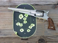 Мишень, пораженная из револьвера Remington M1858 с расстояния в 23 метра