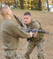 Обучения приемам штыкового боя морских пехотинцев США